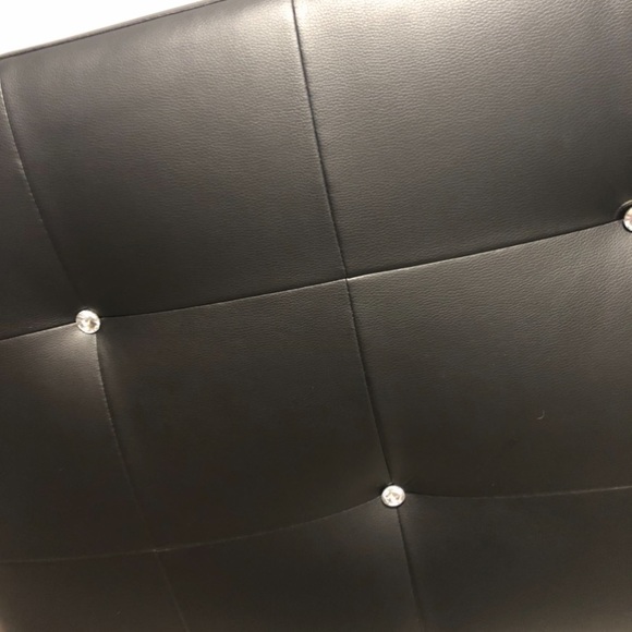 Diamond tuffed headboard - Picture 3 of 4